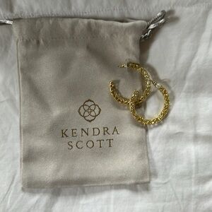 Maggie Small Hoop Earrings in Gold Filigree